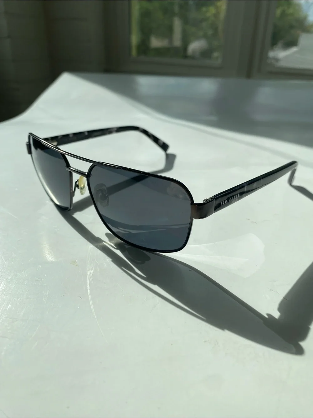 Ted Baker London Mens Black Aviator Sunglasses Polarized Tortoise Arms Good Cond